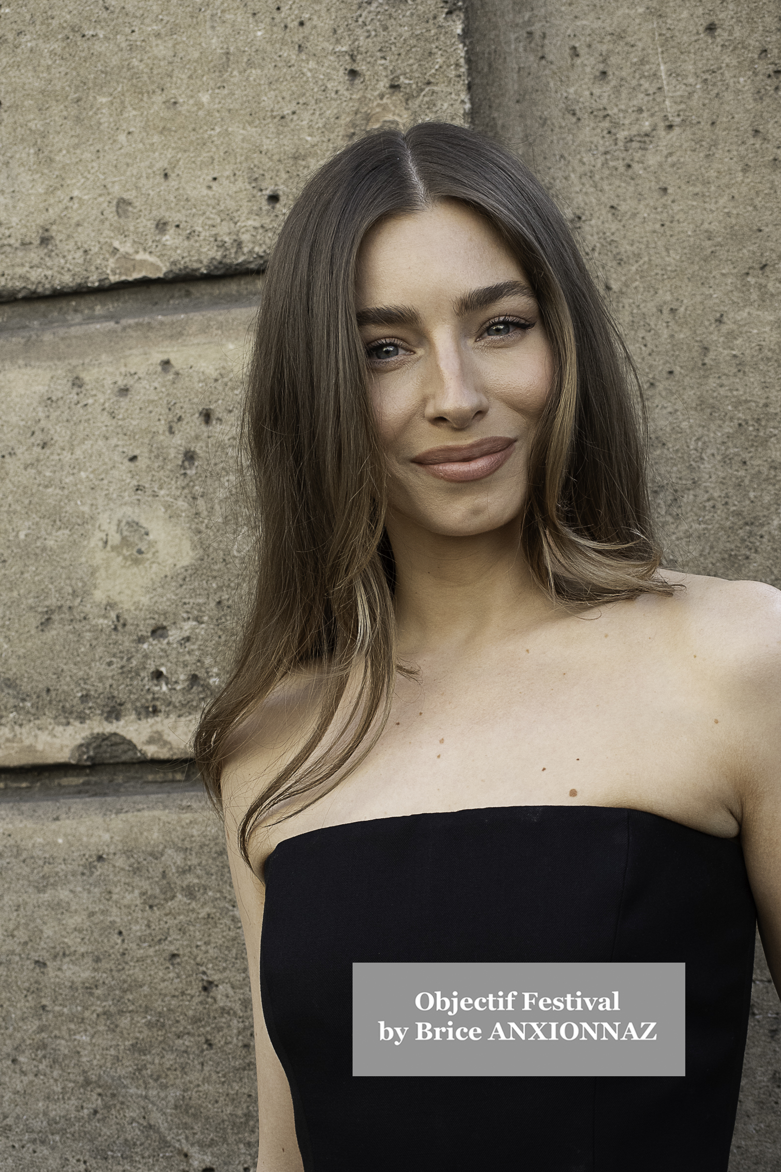 Photo streetstyle de Leonie Hanne - Streetstyle photos of guest arrivals at the Nina Ricci show lors du défilé Nina Ricci Spring 2025 à Streetstyle-photos-of-guest-arrivals-at-the-Nina-Ricci-show, Paris Fashion Week le 7 March 2025 par Brice ANXIONNAZ (Objectif Festival)